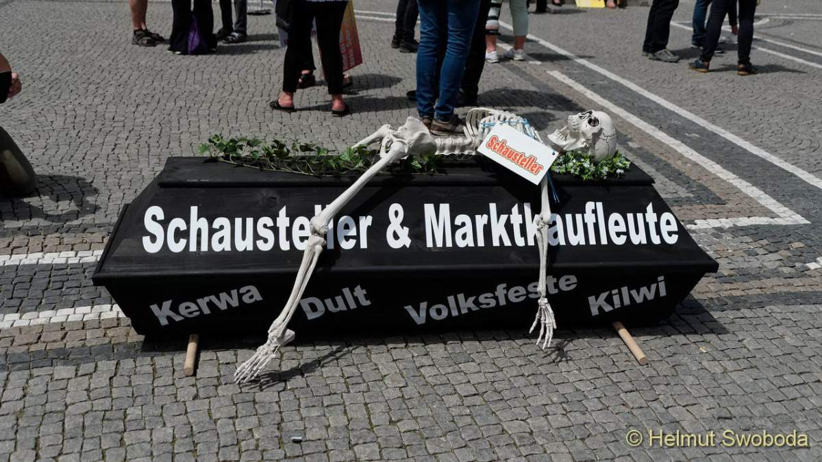 Bayerische Marktkaufleute und Schausteller brauchen Hilfe-Kundgebung