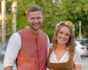 Angermaier Trachten Nacht 2023 - Begruessung und Saalfotos