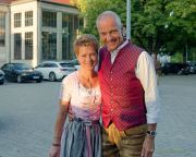 Angermaier Trachten Nacht 2023 - Begruessung und Saalfotos Angermaier Trachten Nacht 2023 - Begruessung und Saalfotos