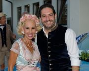 Angermaier Trachten Nacht 2023 - Begruessung und Saalfotos Angermaier Trachten Nacht 2023 - Begruessung und Saalfotos