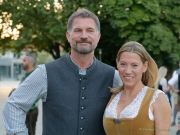 Angermaier Trachten Nacht 2023 - Begruessung und Saalfotos Angermaier Trachten Nacht 2023 - Begruessung und Saalfotos