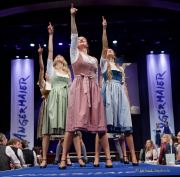 Angermaier Trachten Nacht 2023 - Modenschau Angermaier Trachten Nacht 2023 - Modenschau