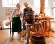Anzapftraining der Bayerischen Bierkoenigin 2024
