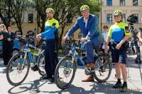 d200727-122738-100-100-bayerische_polizei-neue_radl-uniform