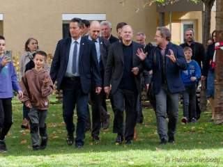 Plus-Energie-Häuser werden Bundeskanzler Olaf Scholz vorgestellt