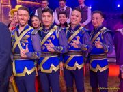 Circus Krone 2025 Weltpremiere von „Farbenspiel – Gold Edition“ im modernen Mega-Zelt