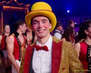 Circus Krone 2025 Weltpremiere von „Farbenspiel – Gold Edition“ im modernen Mega-Zelt