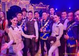 Circus Krone 2025 Weltpremiere von „Farbenspiel – Gold Edition“ im modernen Mega-Zelt