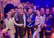 Circus Krone 2025 Weltpremiere von „Farbenspiel – Gold Edition“ im modernen Mega-Zelt