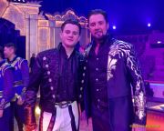 Circus Krone 2025 Weltpremiere von „Farbenspiel – Gold Edition“ im modernen Mega-Zelt