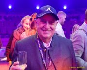 Circus Krone 2025 Weltpremiere von „Farbenspiel – Gold Edition“ im modernen Mega-Zelt