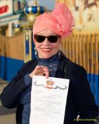 Circus Krone 2025 Weltpremiere von „Farbenspiel – Gold Edition“ im modernen Mega-Zelt