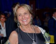 Circus Krone 2025 Weltpremiere von „Farbenspiel – Gold Edition“ im modernen Mega-Zelt