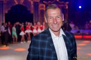 Circus Krone 2025 Weltpremiere von „Farbenspiel – Gold Edition“ im modernen Mega-Zelt
