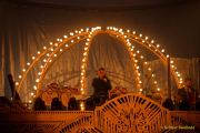 Circus Krone 2025 Weltpremiere von „Farbenspiel – Gold Edition“ im modernen Mega-Zelt