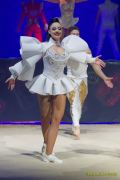 Circus Krone 2025 Weltpremiere von „Farbenspiel – Gold Edition“ im modernen Mega-Zelt