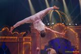 Circus Krone 2025 Weltpremiere von „Farbenspiel – Gold Edition“ im modernen Mega-Zelt