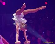 Circus Krone 2025 Weltpremiere von „Farbenspiel – Gold Edition“ im modernen Mega-Zelt