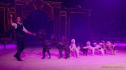Circus Krone 2025 Weltpremiere von „Farbenspiel – Gold Edition“ im modernen Mega-Zelt