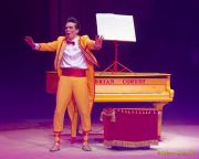 Circus Krone 2025 Weltpremiere von „Farbenspiel – Gold Edition“ im modernen Mega-Zelt