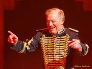 Circus Krone 2025 Weltpremiere von „Farbenspiel – Gold Edition“ im modernen Mega-Zelt