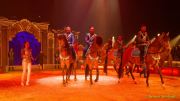 Circus Krone 2025 Weltpremiere von „Farbenspiel – Gold Edition“ im modernen Mega-Zelt