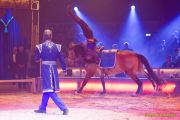 Circus Krone 2025 Weltpremiere von „Farbenspiel – Gold Edition“ im modernen Mega-Zelt