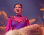 Circus Krone 2025 Weltpremiere von „Farbenspiel – Gold Edition“ im modernen Mega-Zelt