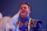 Circus Krone 2025 Weltpremiere von „Farbenspiel – Gold Edition“ im modernen Mega-Zelt