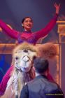 Circus Krone 2025 Weltpremiere von „Farbenspiel – Gold Edition“ im modernen Mega-Zelt