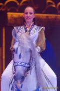 Circus Krone 2025 Weltpremiere von „Farbenspiel – Gold Edition“ im modernen Mega-Zelt