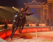 Circus Krone 2025 Weltpremiere von „Farbenspiel – Gold Edition“ im modernen Mega-Zelt