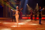 Circus Krone 2025 Weltpremiere von „Farbenspiel – Gold Edition“ im modernen Mega-Zelt