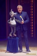Circus Krone 2025 Weltpremiere von „Farbenspiel – Gold Edition“ im modernen Mega-Zelt