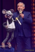 Circus Krone 2025 Weltpremiere von „Farbenspiel – Gold Edition“ im modernen Mega-Zelt