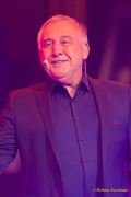 Circus Krone 2025 Weltpremiere von „Farbenspiel – Gold Edition“ im modernen Mega-Zelt