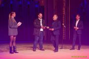 Circus Krone 2025 Weltpremiere von „Farbenspiel – Gold Edition“ im modernen Mega-Zelt