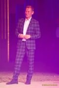 Circus Krone 2025 Weltpremiere von „Farbenspiel – Gold Edition“ im modernen Mega-Zelt