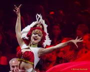 Circus Krone 2025 Weltpremiere von „Farbenspiel – Gold Edition“ im modernen Mega-Zelt