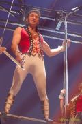 Circus Krone 2025 Weltpremiere von „Farbenspiel – Gold Edition“ im modernen Mega-Zelt