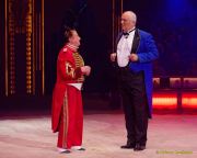 Circus Krone 2025 Weltpremiere von „Farbenspiel – Gold Edition“ im modernen Mega-Zelt