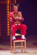 Circus Krone 2025 Weltpremiere von „Farbenspiel – Gold Edition“ im modernen Mega-Zelt