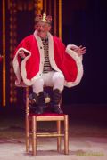 Circus Krone 2025 Weltpremiere von „Farbenspiel – Gold Edition“ im modernen Mega-Zelt
