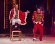 Circus Krone 2025 Weltpremiere von „Farbenspiel – Gold Edition“ im modernen Mega-Zelt