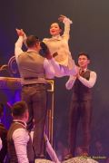 Circus Krone 2025 Weltpremiere von „Farbenspiel – Gold Edition“ im modernen Mega-Zelt