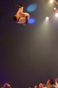 Circus Krone 2025 Weltpremiere von „Farbenspiel – Gold Edition“ im modernen Mega-Zelt