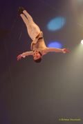 Circus Krone 2025 Weltpremiere von „Farbenspiel – Gold Edition“ im modernen Mega-Zelt