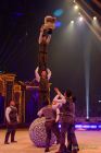 Circus Krone 2025 Weltpremiere von „Farbenspiel – Gold Edition“ im modernen Mega-Zelt