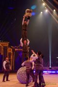 Circus Krone 2025 Weltpremiere von „Farbenspiel – Gold Edition“ im modernen Mega-Zelt