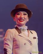 Circus Krone 2025 Weltpremiere von „Farbenspiel – Gold Edition“ im modernen Mega-Zelt